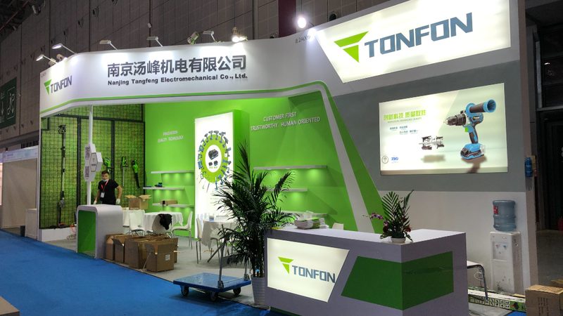选择合适的切割工具需要考虑以下因素：